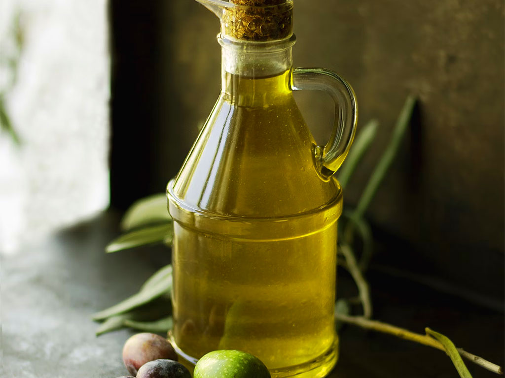 Olio d'oliva extra-vergine aromatizzato all'aglio