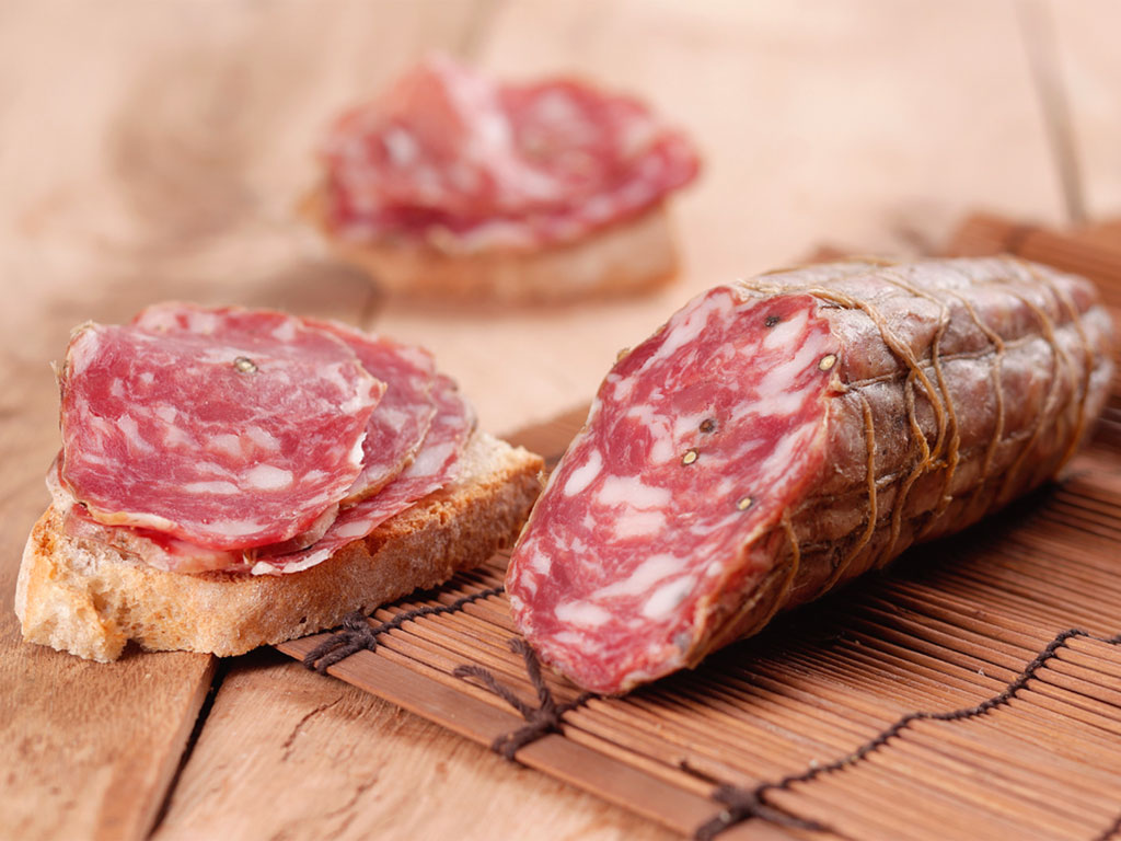 Salame tagliato a dadini