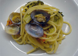Spaghetti with clams with broccoli
