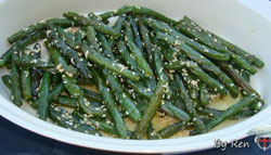 Green beans serviced with sesame seeds