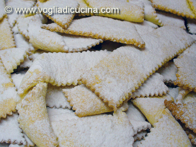 Chiacchiere al forno per carnevale Chiacchiere al forno per carnevale