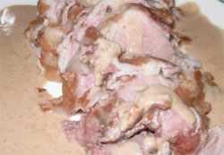Roast pork with cup nut sauce