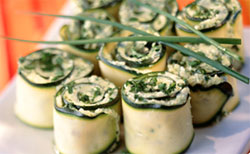 Zucchini rolls with philadelphia and mint