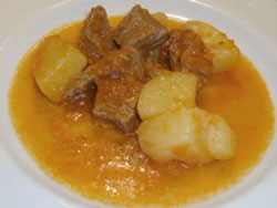 Sauce stew with potatoes