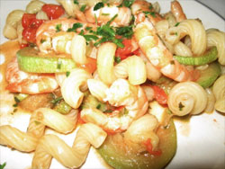 Pasta zucchine pomodorini e gamberetti