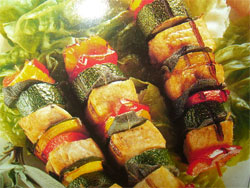 Spiedini di pesce spada e verdure