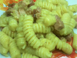 Fusilli con curry e pancetta Fusilli con curry e pancetta