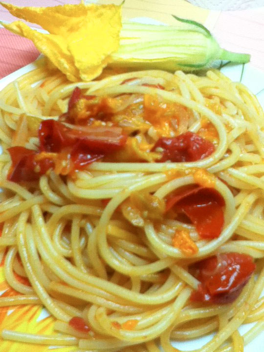 Spaghetti con fiori di zucca e prosecco