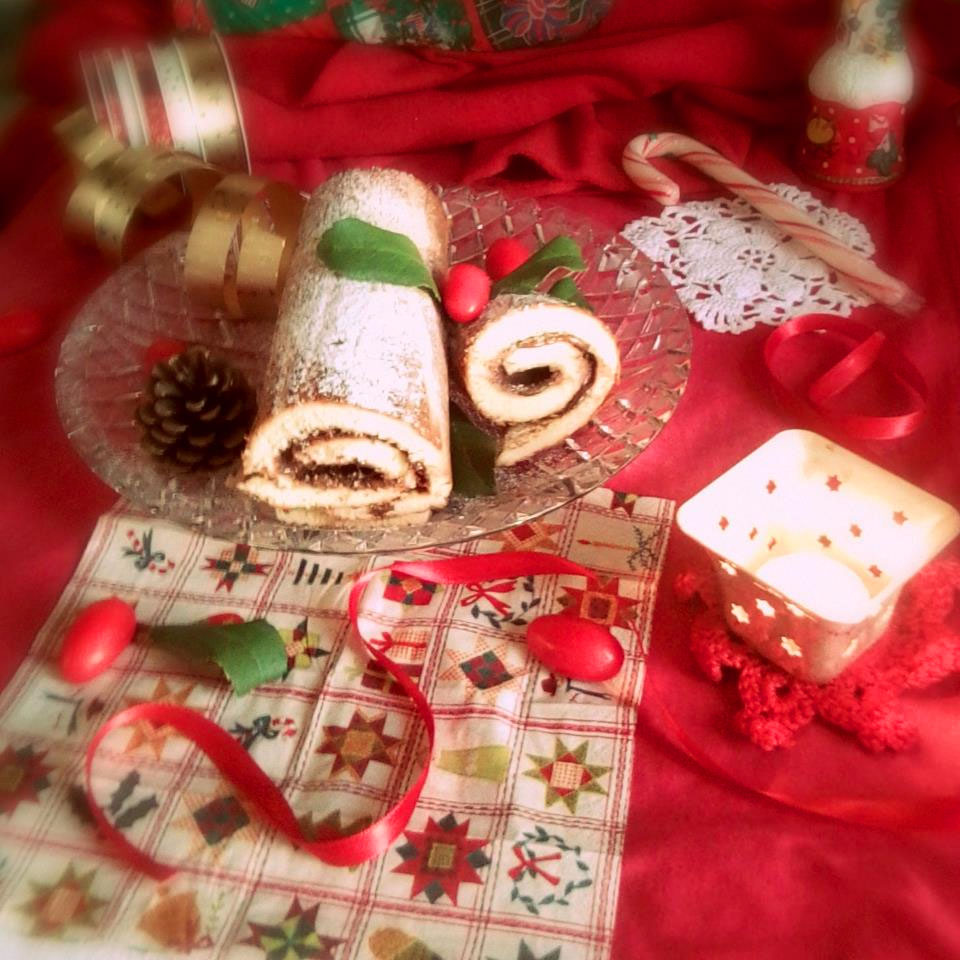 Bûche de noël (tronchetto di natale) Bûche de noël (tronchetto di natale)