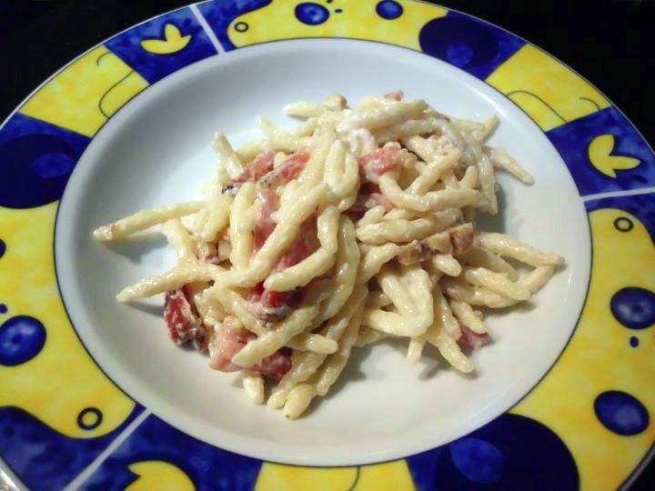 Trofie con speck e noci Trofie con speck e noci