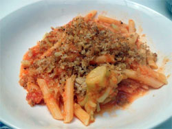 Pennette con cavolfiori e mollica croccante