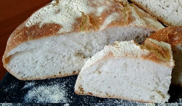 Pane rustico fatto con lievito madre