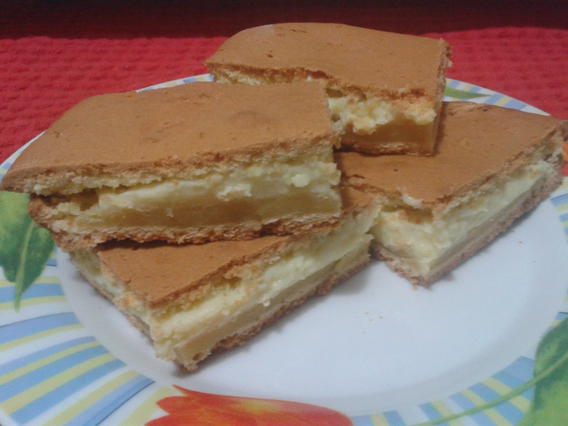 Pasticcini con crema alle mandorle